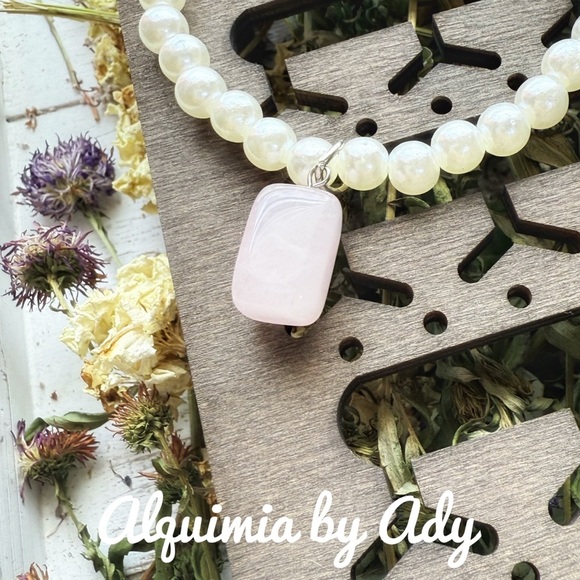 Alquimia Pearl and Pink quartz Pendant Necklace - Picture 1 of 2